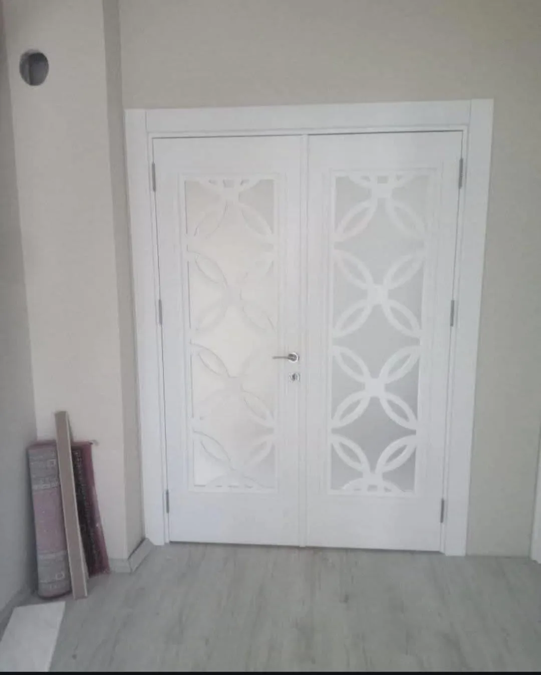 Cicekli mutfak kapısı