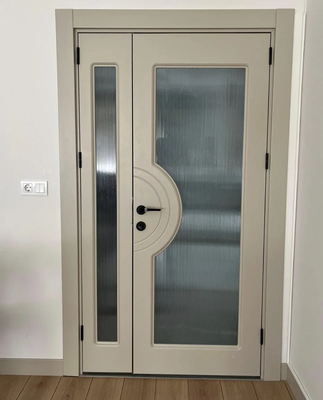 Krem renkli yavru kanatlı geniş iç oda kapısı