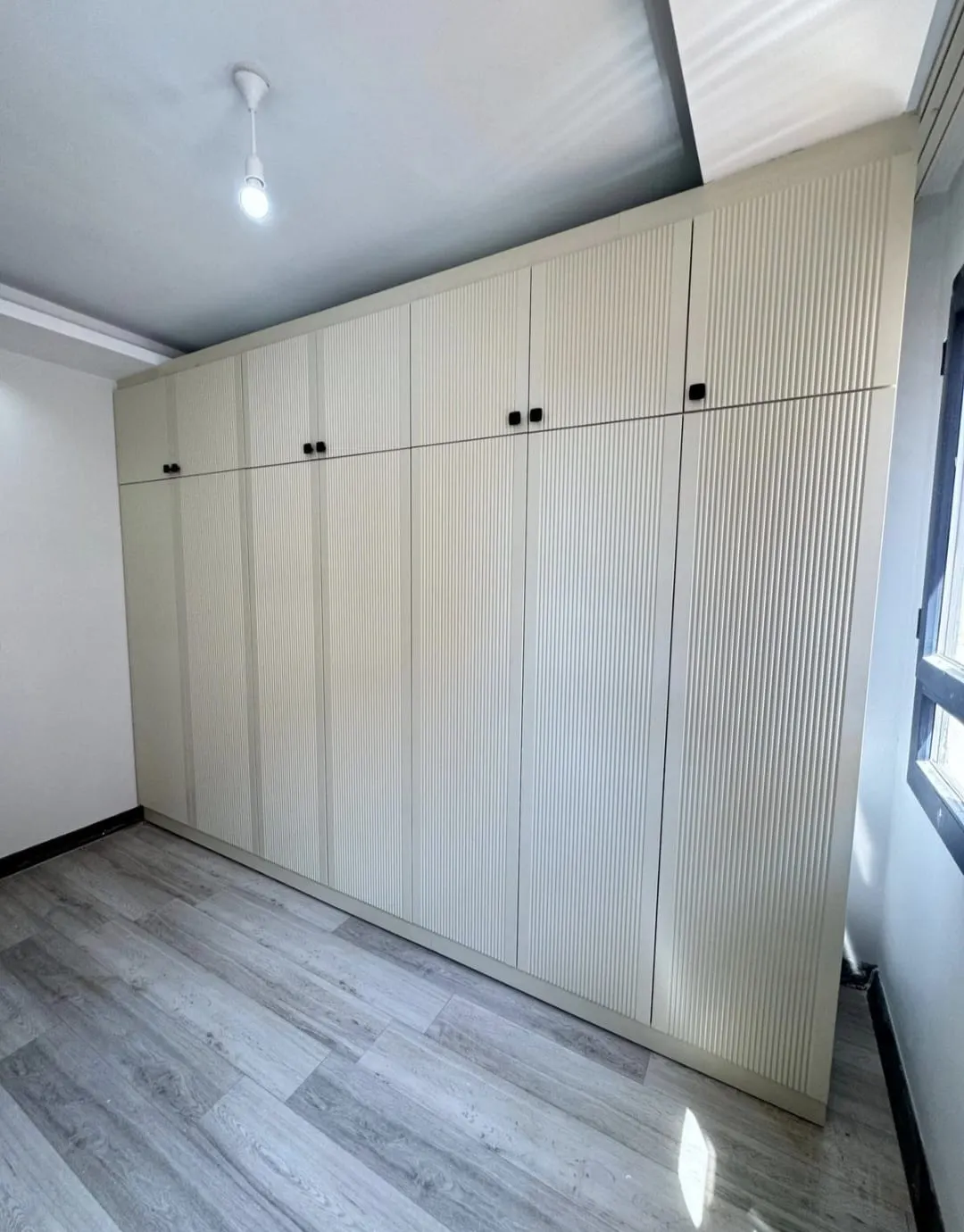 Çıtalı duvar boyu gardırop — Emin Kapı Osmaniye