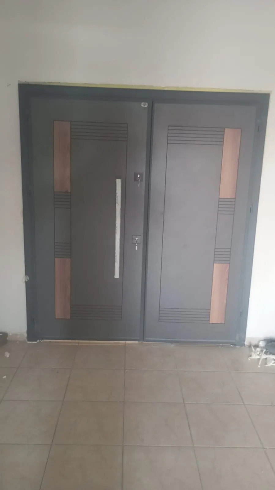 Çift açılır daire kapısı — Bina Giriş Kapısı