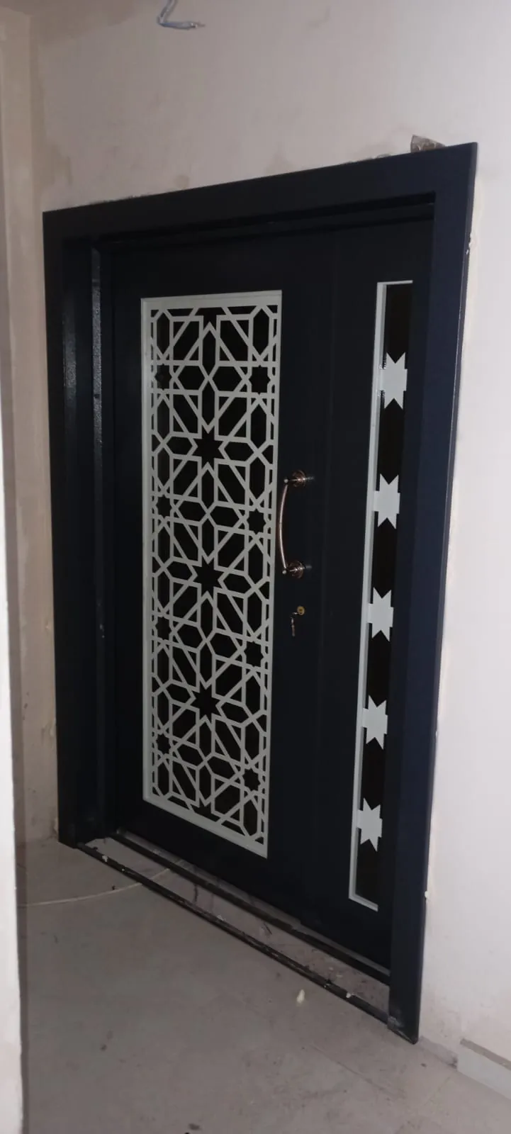 Lazerli apartman giriş kapısı — Bina Giriş Kapısı