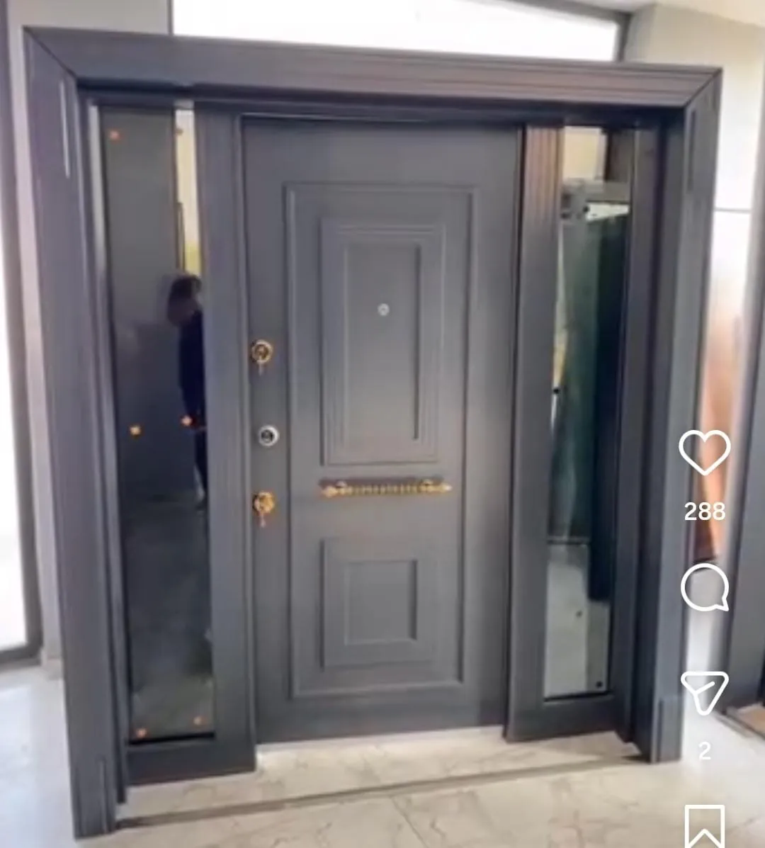 Lüks kabartmalı camlı antrasit PVC kabartma çelik kapı — Camlı Bina Kapısı