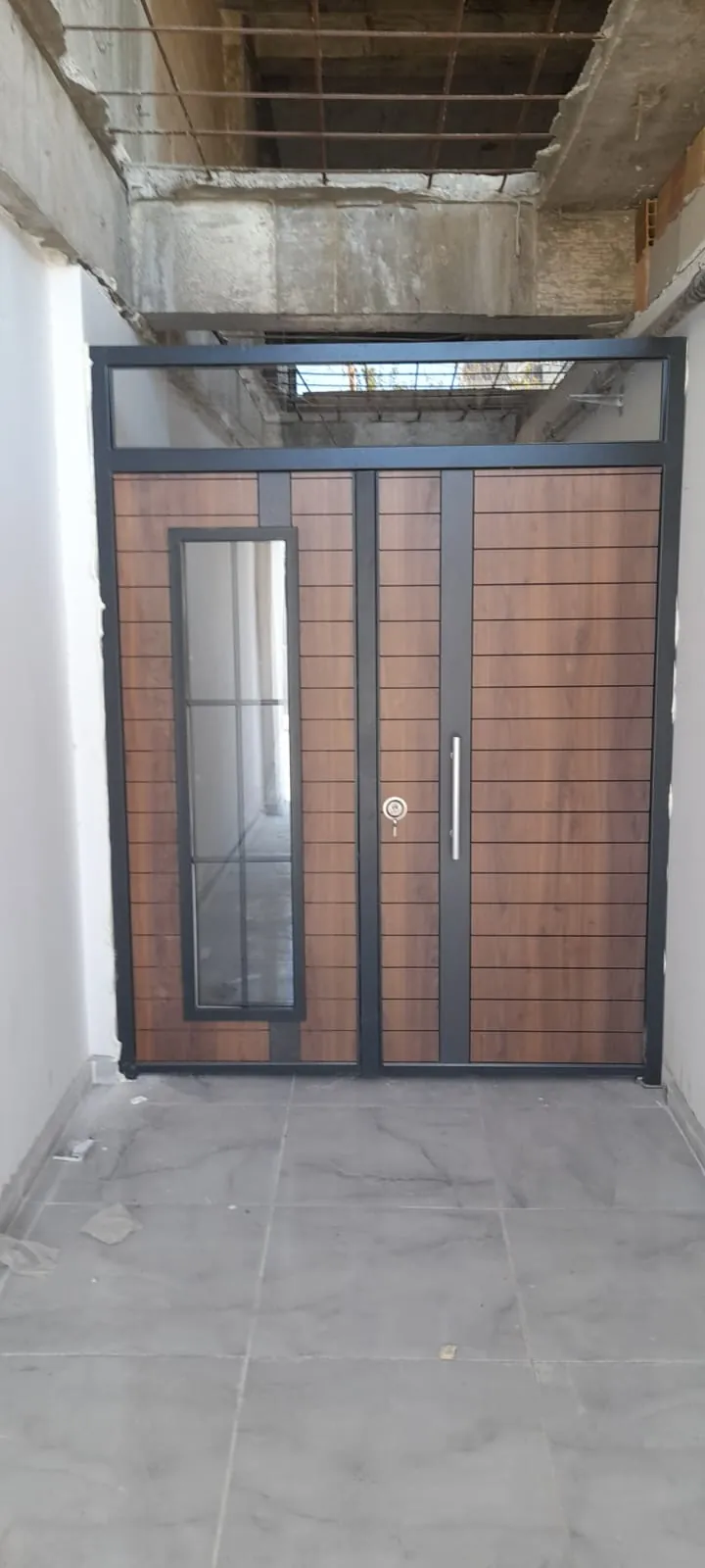 Pencereli kapı modeli — Camlı Bina Kapısı