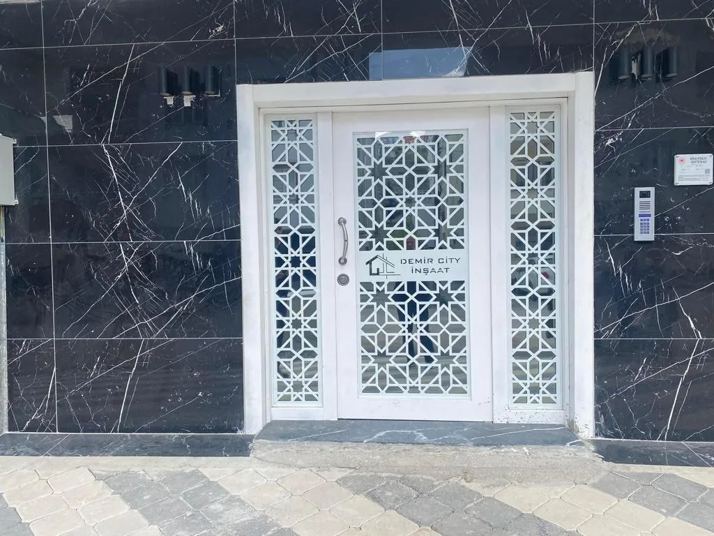 Üç kanatlı beyaz kapı Selçuklu motifli — Beyaz Renkli Kapı